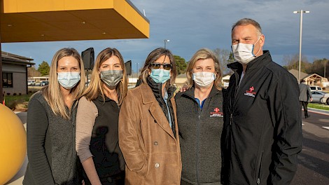 Brooke Marshall, Lorie Son, Kathleen Young, Cindy and Dr. Matt Young