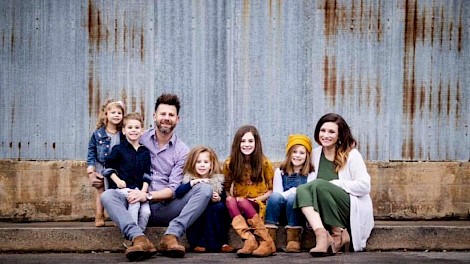 Vera, Ezra, Tony, Georgia, Ava, Nora and Linsey Francis.