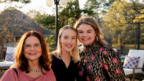 Linda Erie, Melissa Box, Shelby Akin