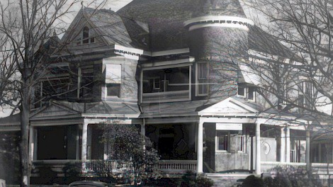 The Temple Home for Crippled Children, the organization’s first location, at 304 East 5th Street in Texarkana, Arkansas. Photo courtesy of Temple Memorial Pediatric Center
